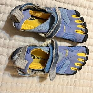 Vibram Fivefinger shoes 6.5